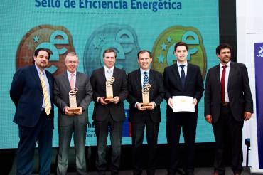 CMPC receiving award