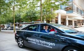 Canadian Minister Sohi in a hydrogen car